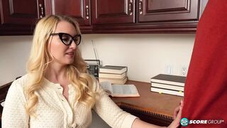 Csábos 40-es Julia Robbie és a zsenge pali