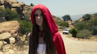 A pici vörös újra másképp: forró lesbi édeshármas