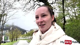 Forró tinédzser amatőr nyilvános szopikázása idegennek