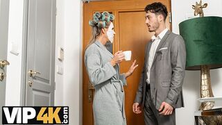 Az érett világos szőke francia mami újra csábít zsenge fickót