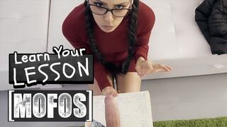 Andreina Deluxe vizsgára tanul, jordi inkább a ciccseit és popókáját tanulmányozza