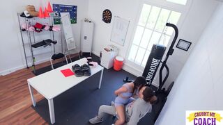 Kylie Rocket önbizalom-löketre vágyik, amit csak Bruce Venture méretes faszával tud megadni - 2. évad 3. rész