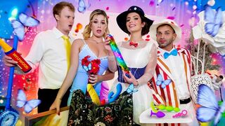 Pici képviselőnő megtanítja a fiúkat a legédesebb élvezre