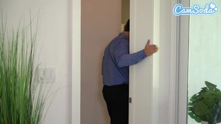 Csalinak csalt asszony punciát pusztítja a makler gigantikus faszával