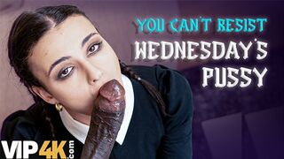 Lispy wednesday kamatolyta a nevelő apa termetes faszát mint egy igazi kutyaként