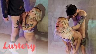 Világos Szőke amatőr pár kufircol előtte a saját szexfilmjükben