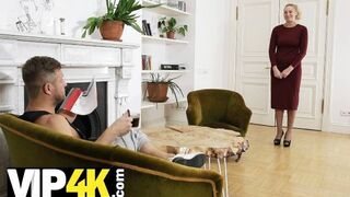 Világos Szőke érett orosz szépség csábítja a zsenge lurkót harisnyában