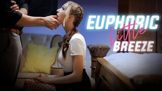 Cuki tinédzser Breezy Bri kinky hangulatban csábítja a nevelő atyja barátját fullos alsóruhában