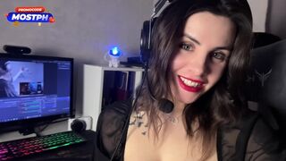 Forró orosz maszti óriási mellekkel és műfaszos popsiban