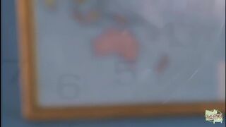 Pajkos csoki gádzsi csábítja professzorát és izgatottan tárt kínálja ázsiai puncáját a farkára