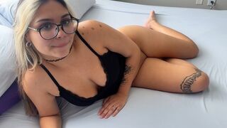 Dühös zsenge mostohatestvérek indítanak családi pénzkereső bizniszt Kaia Martinnal