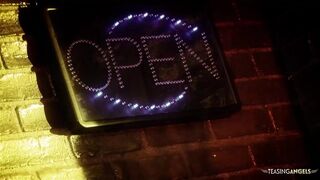 Bájos cicás öltözetben a szarva vágó csoki leszopja a óriási kukija