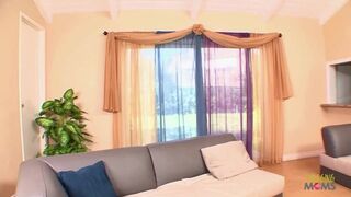 Szenvedélyes alexia nicole interjút ad, mielőtt farkára ugrana és cum-mal borítanák be