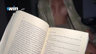 Nevelő hugom csábított el olvasás közben – ízletes közeli dörzsölés a méretes popós tinitől